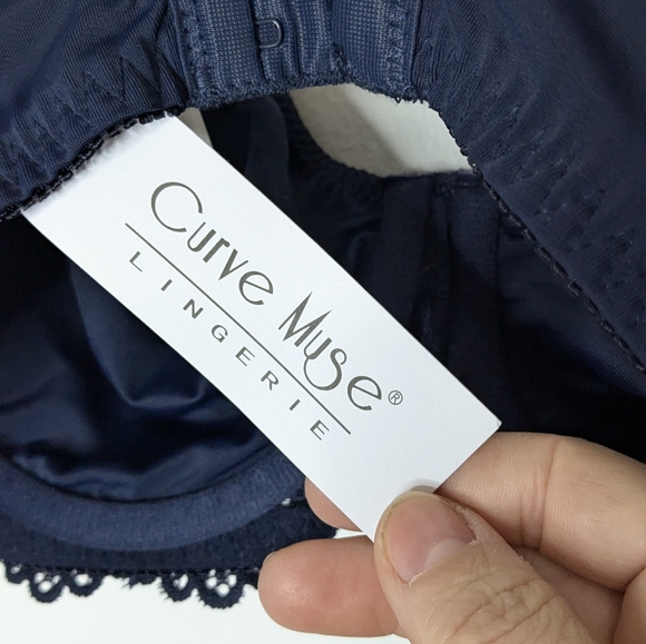 NWT‎ Curve Muse 34C Dark Blue Underwire Lace Trim Bra w/ Gemstone Detail Center - Picture 4 of 6